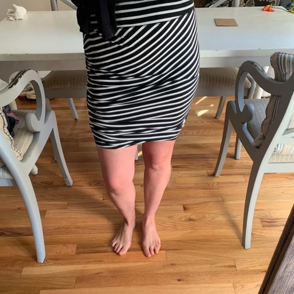 Adjustable Fitted Skirt - Picture 5 of 5